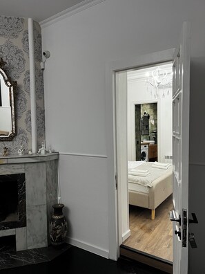 Deluxe Apartment | Premium bedding, Tempur-Pedic beds, in-room safe, individually decorated - Silver Hotel (Tbilisi)