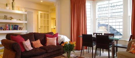 Apartment, 3 Bedrooms | Living room | Flat-screen TV