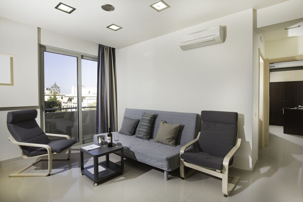 Apartment, 2 Bedrooms | Living room