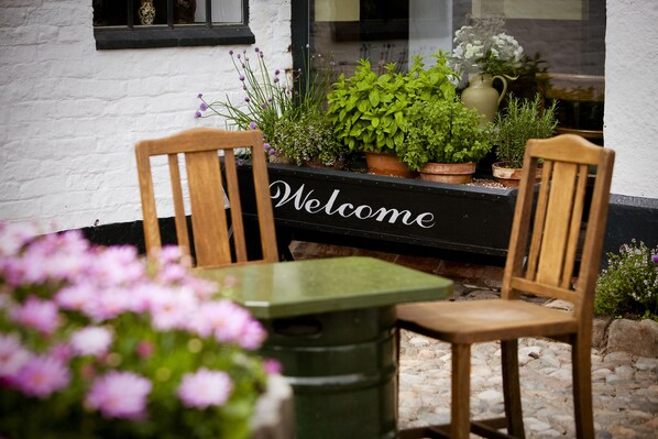 Property grounds - The Carden Arms (Malpas)