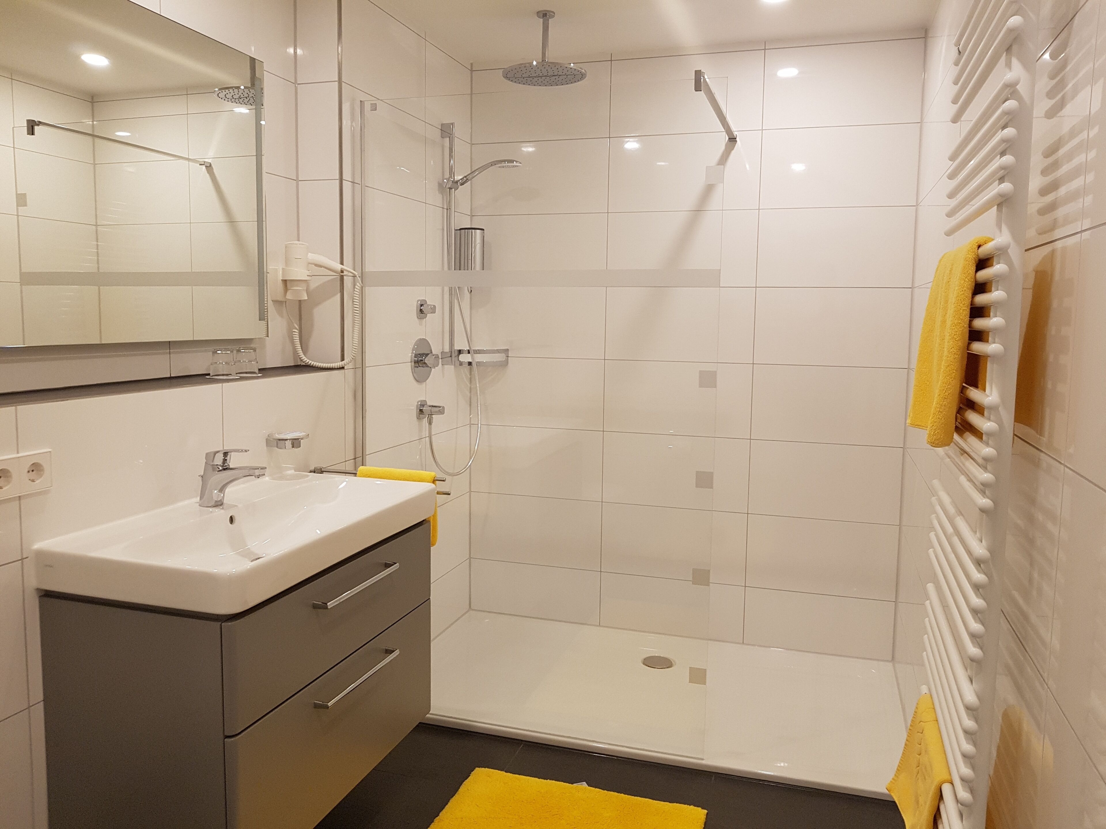 deluxe double room | bathroom | shower, free toiletries, hair dryer, towels
