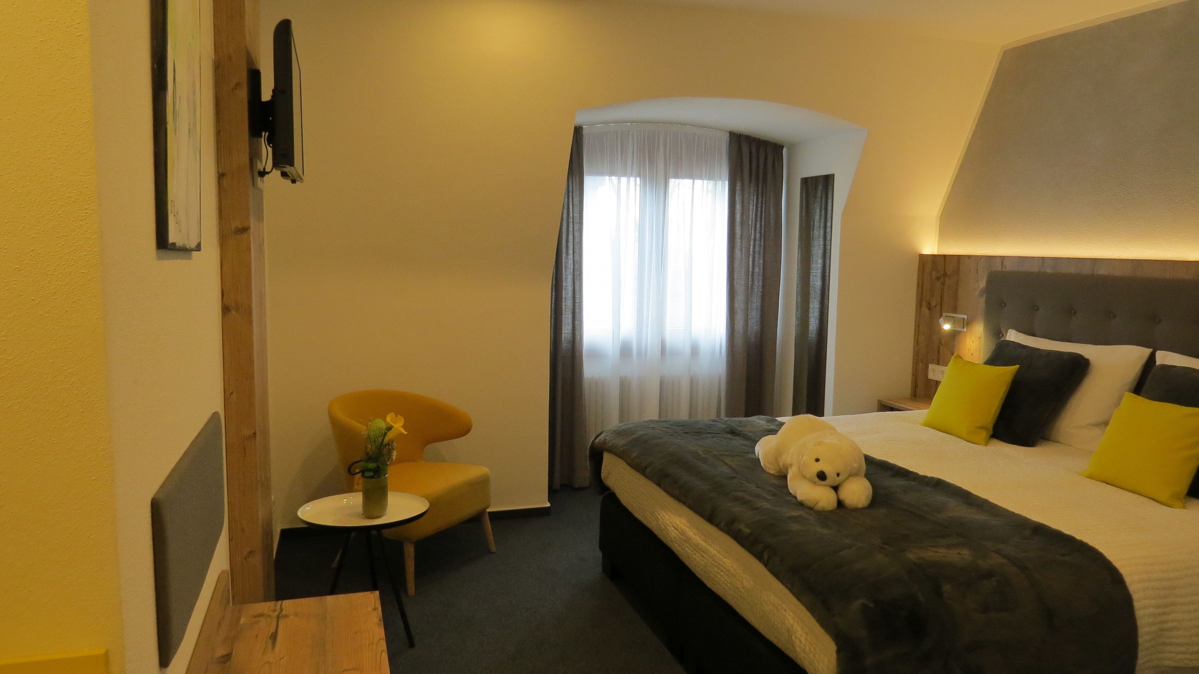 standard double room | desk, laptop workspace, blackout curtains, soundproofing