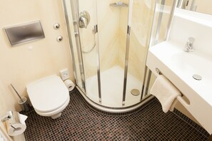 Shower, free toiletries, hair dryer, towels - Hotel Drei Morgen (Leinfelden-Echterdingen)