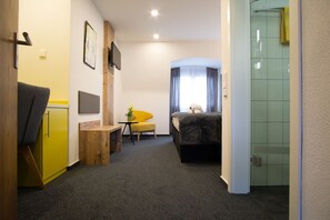 Standard-Doppelzimmer | Schreibtisch, laptopgeeigneter Arbeitsplatz, Verdunkelungsvorhänge