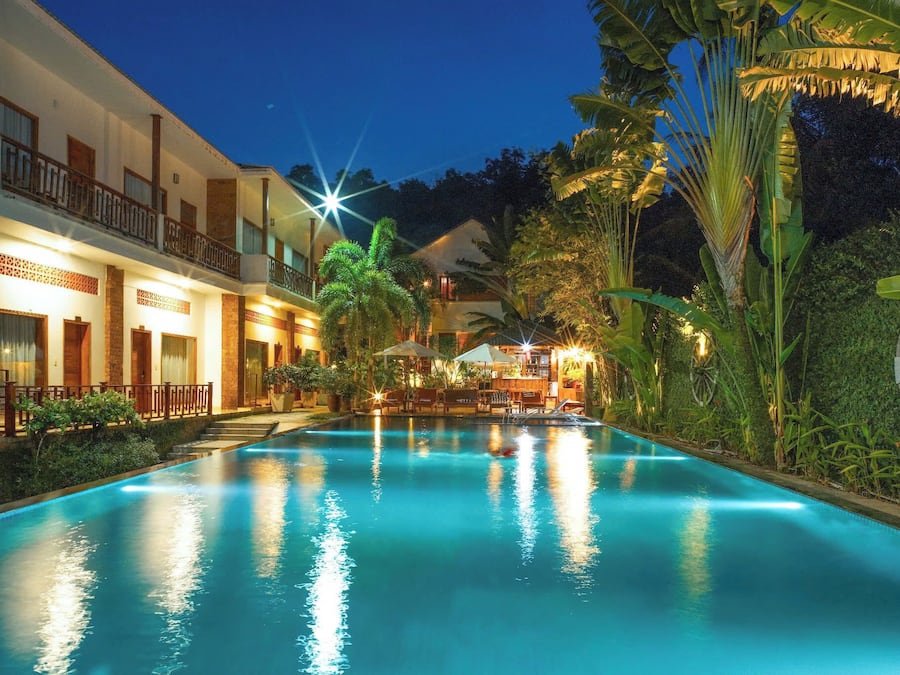 Outdoor pool, an infinity pool, open 6 AM to 10 PM, pool umbrellas