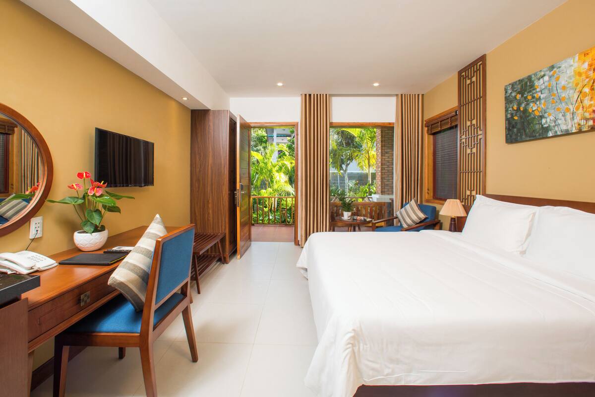 Minibar, in-room safe, blackout drapes, soundproofing