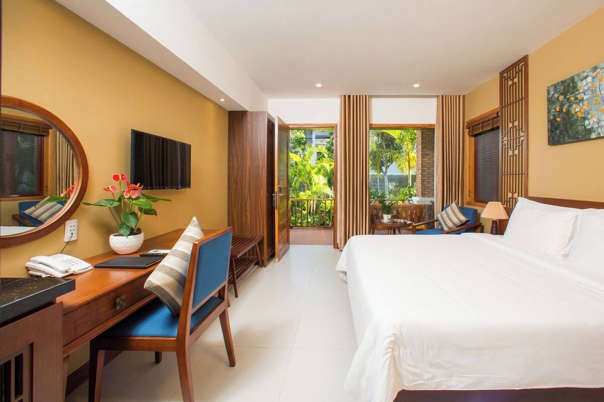 Minibar, in-room safe, blackout drapes, soundproofing