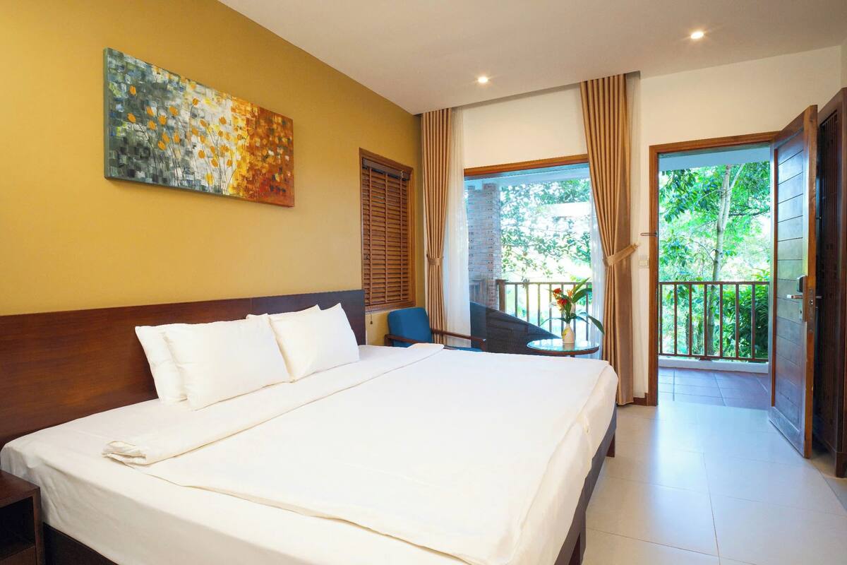 deluxe double or twin room, mountain view | minibar, in-room safe, blackout curtains, soundproofing