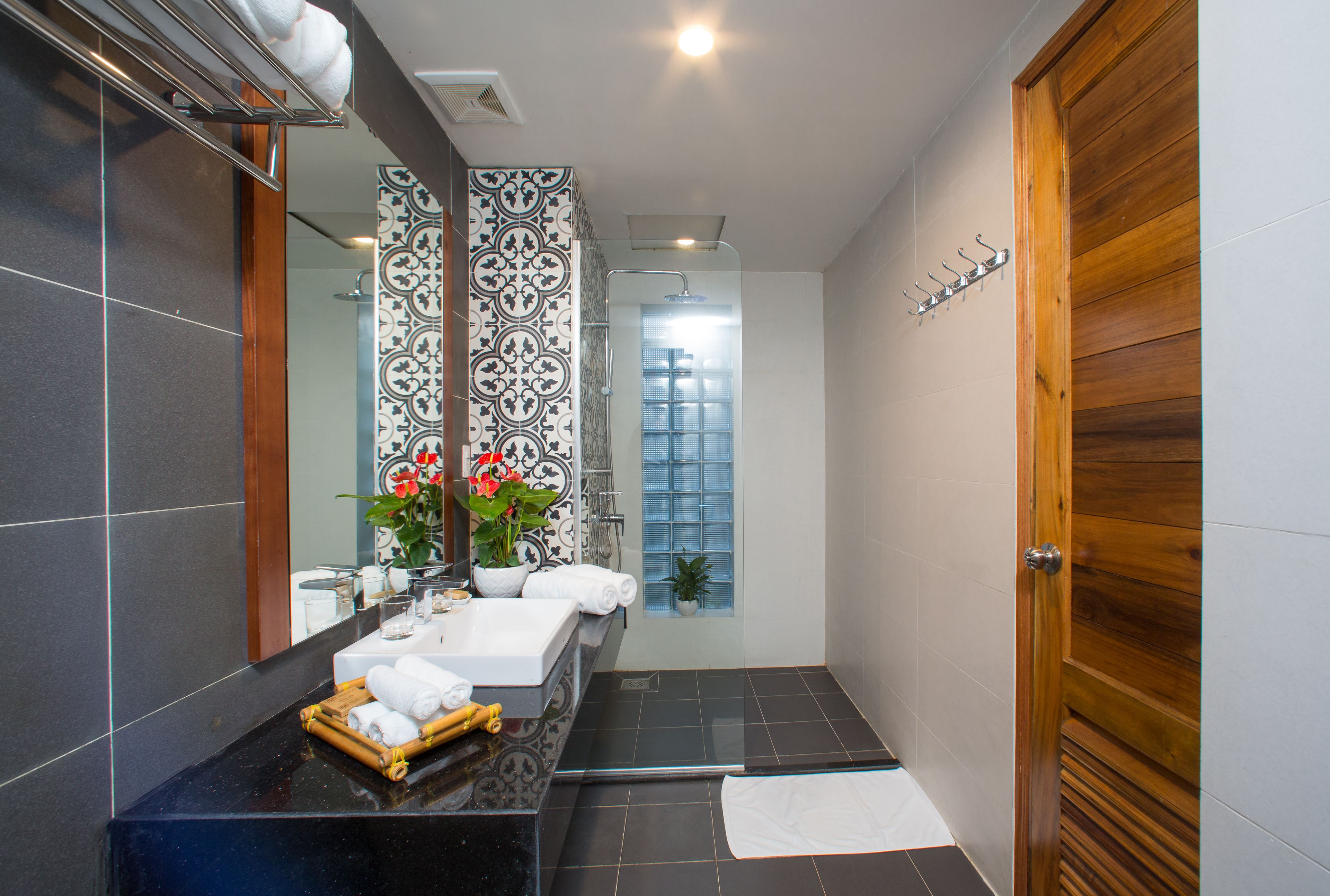 superior double or twin room, garden view | bathroom | designer toiletries, hair dryer, bathrobes, slippers