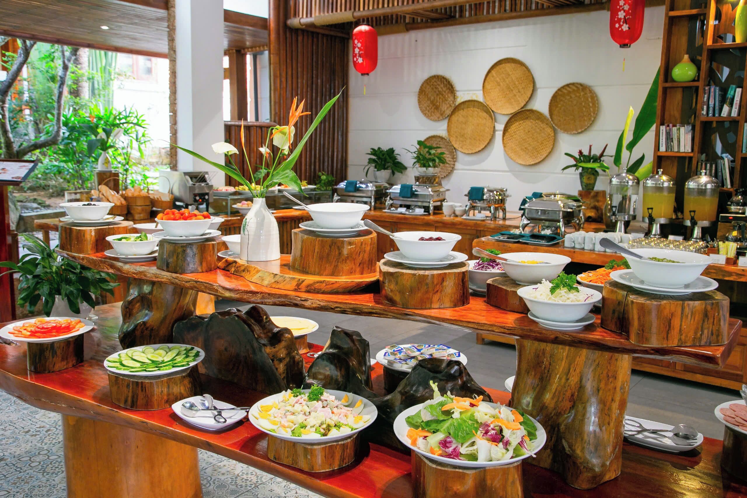 daily buffet breakfast (vnd 150000 per person)