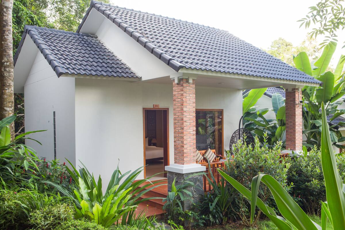 Luxury Villa, 1 Bedroom, Garden View | Minibar, in-room safe, blackout drapes, soundproofing