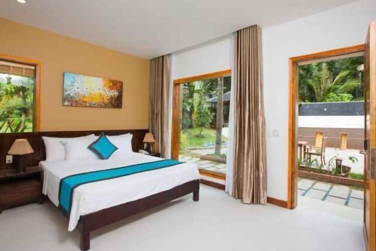 Minibar, in-room safe, blackout curtains, soundproofing