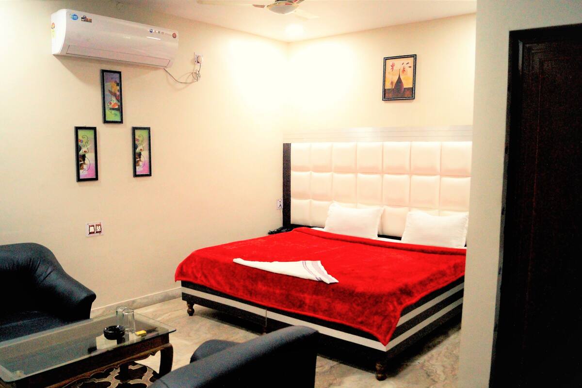 Super Deluxe | Minibar, desk, rollaway beds, free WiFi