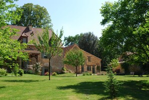 Mặt tiền nơi lưu trú