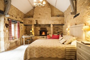 Minibar, in-room safe, soundproofing, free WiFi - La Roche d'Esteil (Sainte-Nathalene)