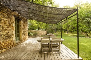 Bữa sáng kiểu Âu hàng ngày (5 EUR/mỗi người) 