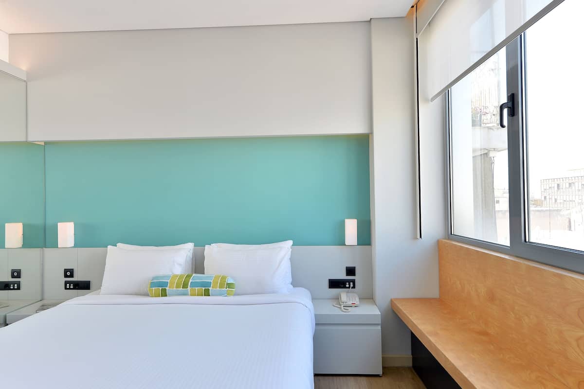 Classic Single Room | 1 bedroom, in-room safe, laptop workspace, soundproofing