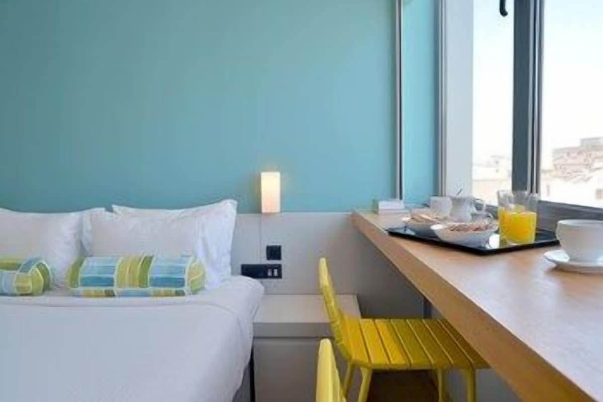 In-room safe, laptop workspace, soundproofing