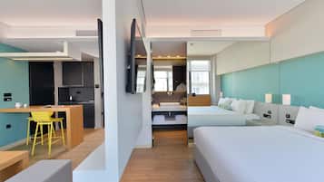 Classic Triple Room (The Maxi) | In-room safe, laptop workspace, soundproofing, iron/ironing board