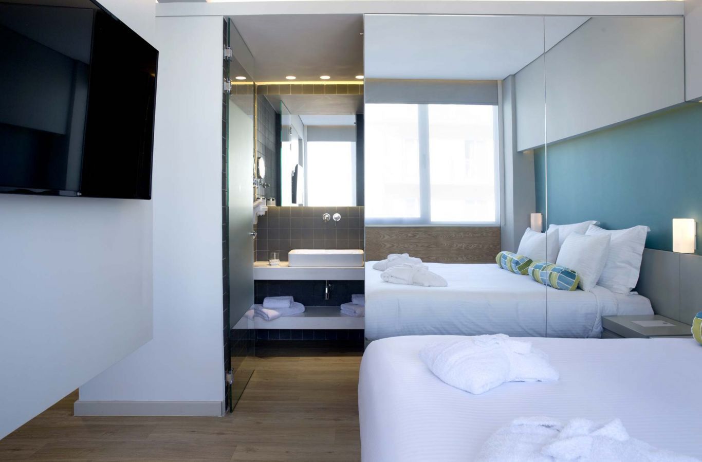 classic double or twin room | 1 bedroom, in-room safe, laptop workspace, soundproofing