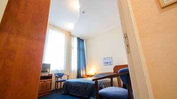Deluxe Room | Desk, iron/ironing board, free WiFi, bed sheets