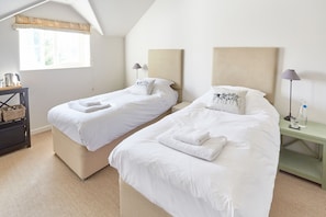 Twin Room (Garron) | Egyptian cotton sheets, premium bedding, rollaway beds, free WiFi