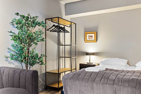 Cozy Apartment Ground Floor | 1 makuuhuone, yksilöllisesti sisustettu, ilmainen Wi-Fi, vuodevaatteet