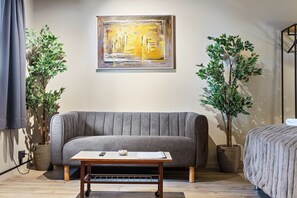 Cozy Apartment Ground Floor | 1 Schlafzimmer, individuell dekoriert, kostenloses WLAN, Bettwäsche