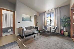 Deluxe Apartment with Balcony