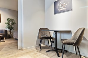 Cozy Apartment Ground Floor | 1 chambre, décor unique, accès au Wi-Fi (inclus), literie fournie