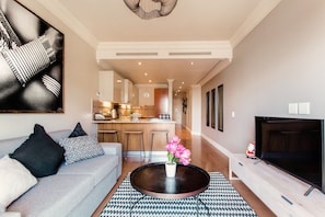 Luxury Apartment (620) | Área de sala de estar | Smart TV, Netflix y servicios de streaming 