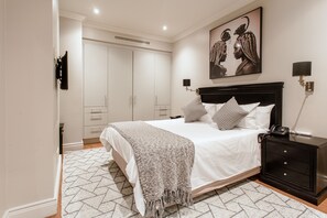 Luxury Apartment (620) | 1 sovrum, värdeförvaringsskåp på rummet och individuell inredning