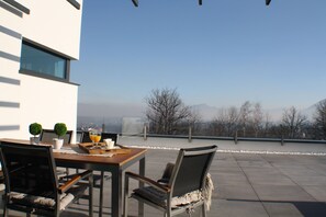 Outdoor dining - Telal Luxury Villas (Sarajevo)