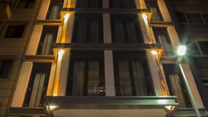 A hotel sign with the name "SPARKLE HOTEL" and a circular logo. - Sparkle Hotel (Istanbul)