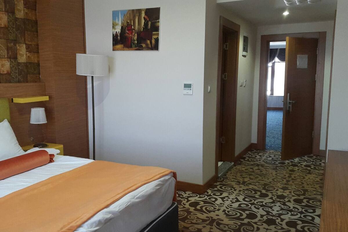 Minibar, caja de seguridad en la habitación, escritorio y wifi gratis 