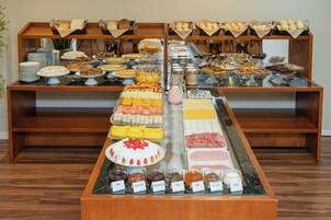 Free daily buffet breakfast
