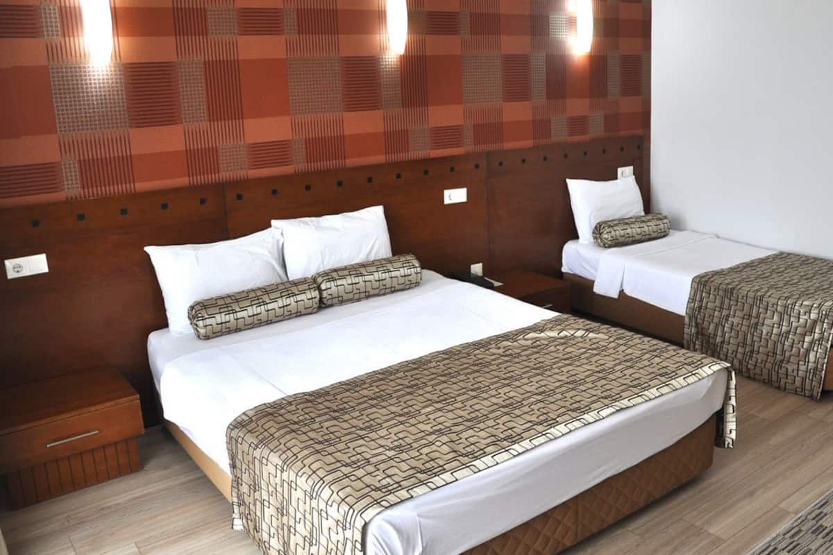Standard Triple Room | Minibar, in-room safe, free cots/infant beds