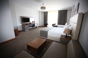 Standard-Zweibettzimmer | Minibar, Zimmersafe, Schreibtisch, Bügeleisen/Bügelbrett