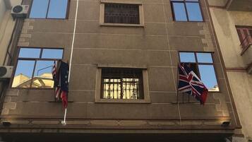 Voorkant accommodatie - avond/nacht