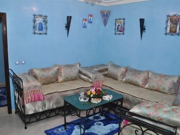 Family Apartment | Living room | 32-inch plasma TV with satellite channels, TV