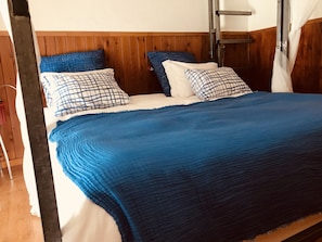 Economy Quadruple Room (6 Beds) - Santos Hostel - Lisbon (Lisbon)
