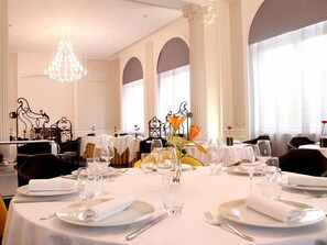 Lunch and dinner served - Hôtel le Château Blanchard (Chazelles-sur-Lyon)