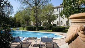 Outdoor pool - Château de Lignan (Lignan-sur-Orb)