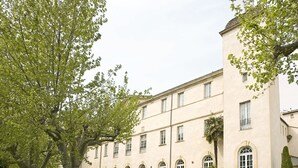 Front of property - Château de Lignan (Lignan-sur-Orb)