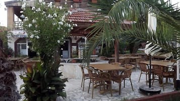 Breakfast, lunch, dinner served; Turkish cuisine