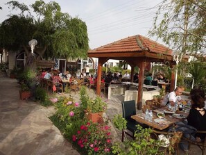 Breakfast, lunch, dinner served; Turkish cuisine - Hamsilos Tatil Koyu & Apart Hotel (Sinop)