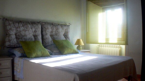 Apartment, 2 Bedrooms, Non Smoking, Annex Building | Desk, iron/ironing board, cots/infant beds, bed sheets