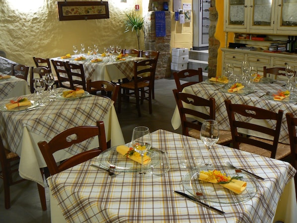 Desayuno buffet todos los días (con cargo) 