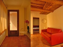 Double or Twin Room, Non Smoking | Living area