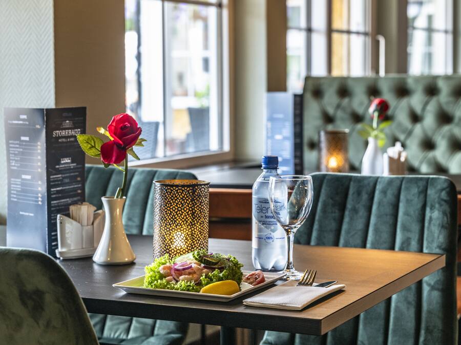 Breakfast, lunch, dinner served; local and international cuisine